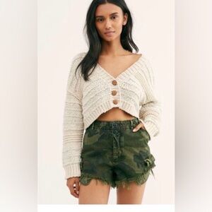 Free People Commander Cutoff Shorts Green Camo Size 0 Zero Button Fly